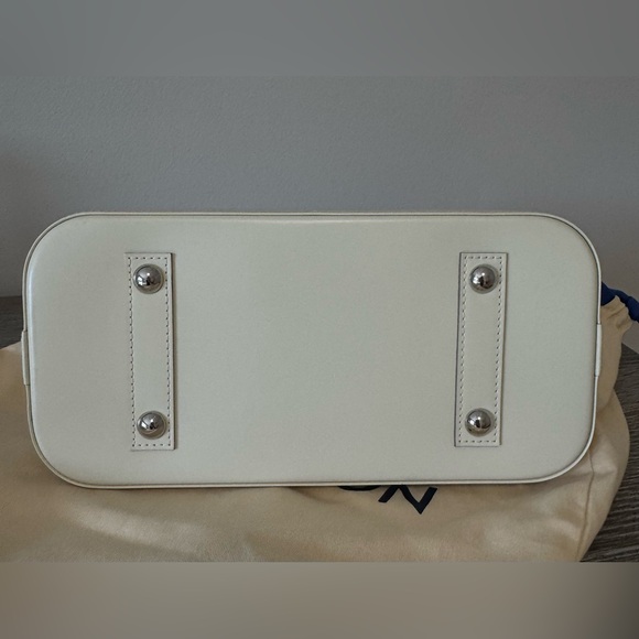 Large Louis Vuitton Alma BB Quartz Epi. Excellent condition. 100% Authentic. - Picture 10 of 10